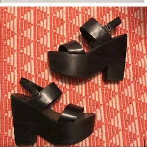 Shellys London Platform